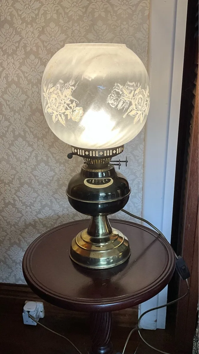 Victorian Style Brass Table Lamp - Image 1