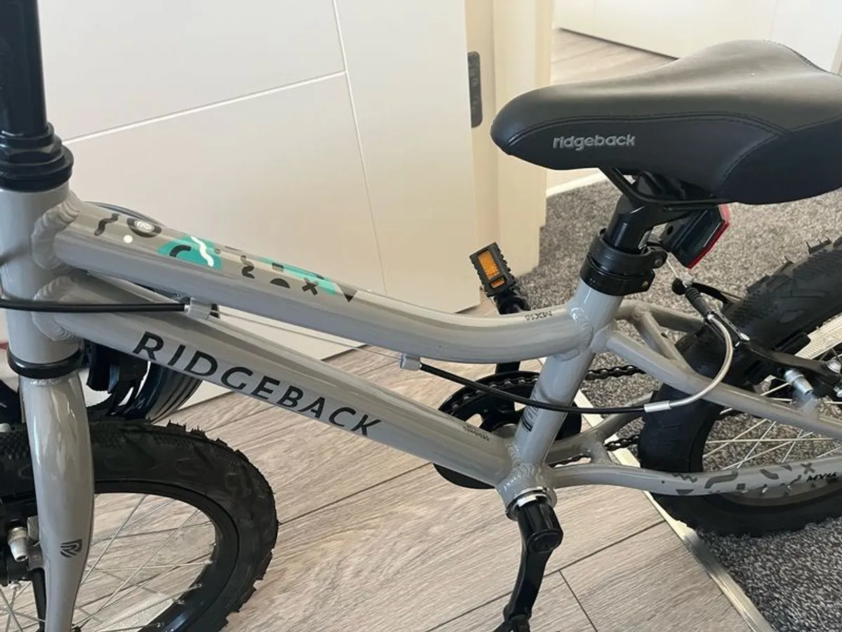 Almost new boys bike - Image 2