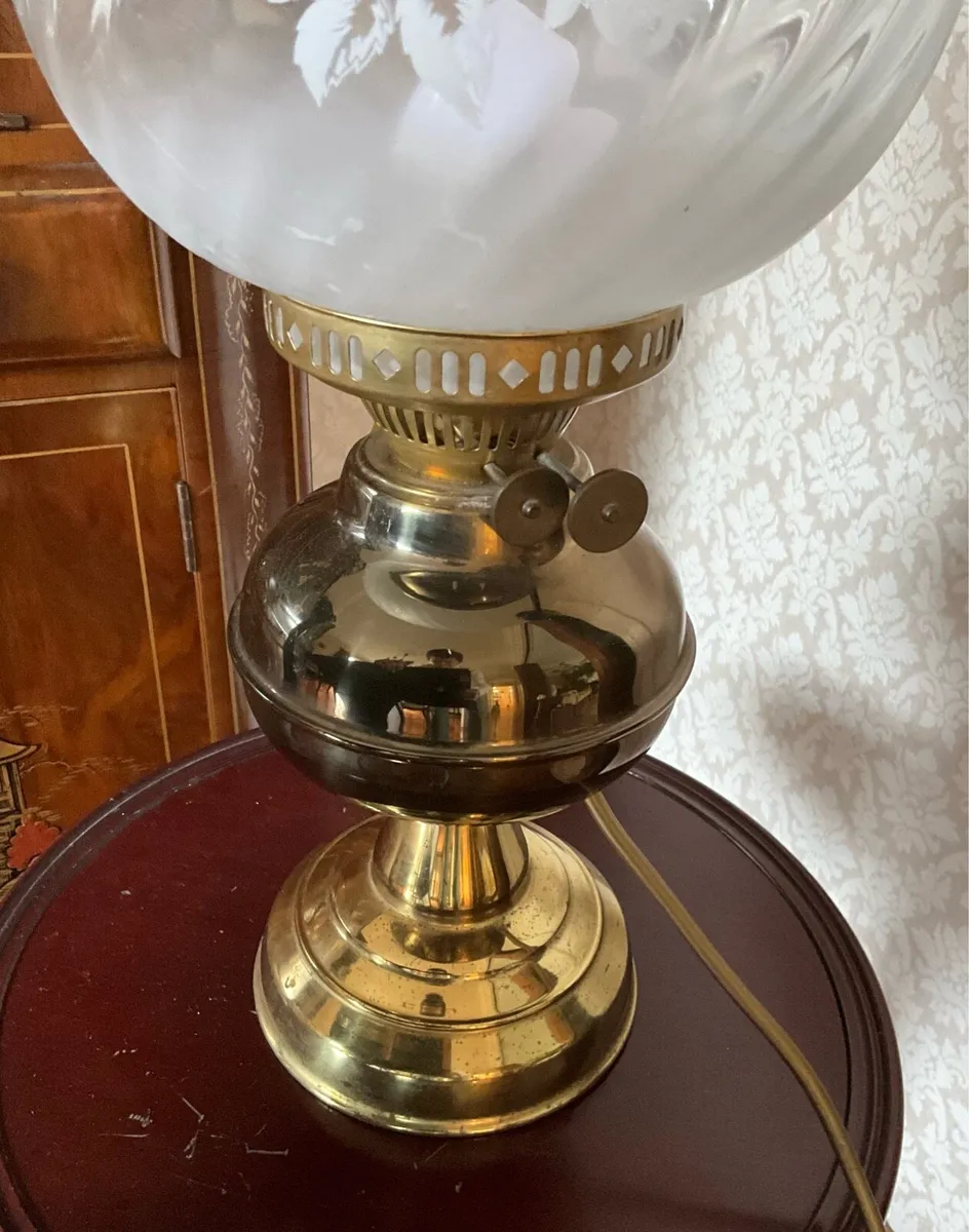 Victorian Style Brass Table Lamp - Image 3