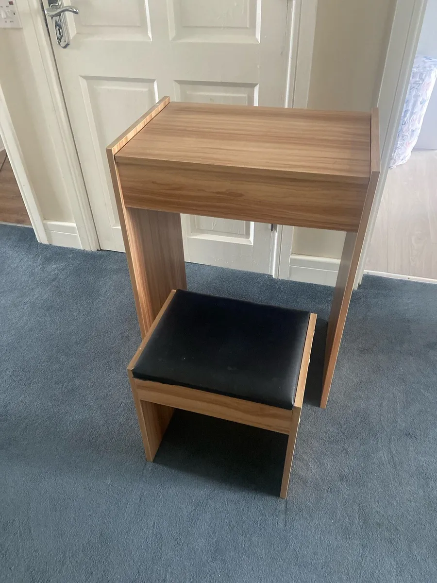 Small dresser with stool & mirror - Image 1