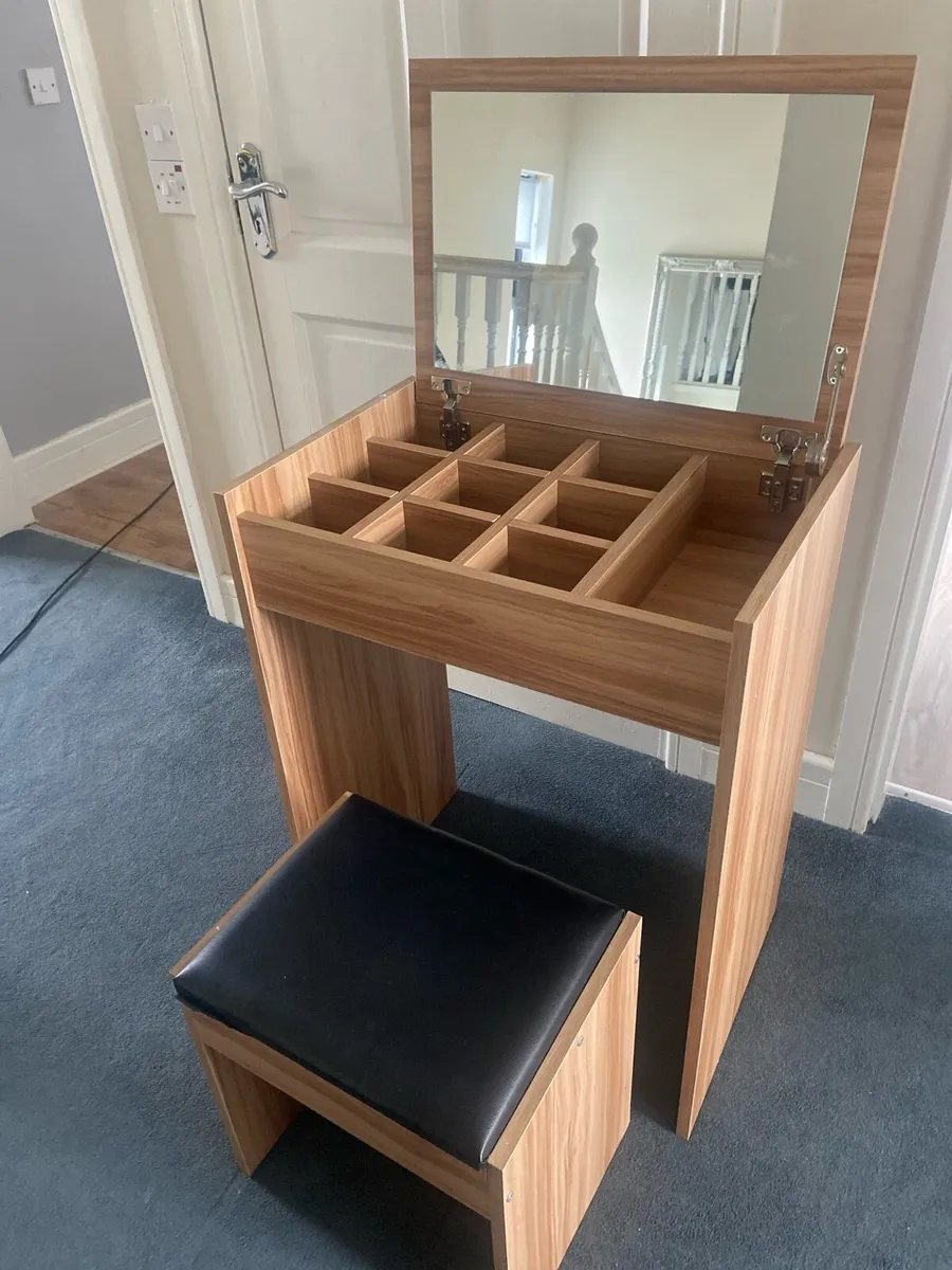 Small dresser with stool & mirror - Image 2