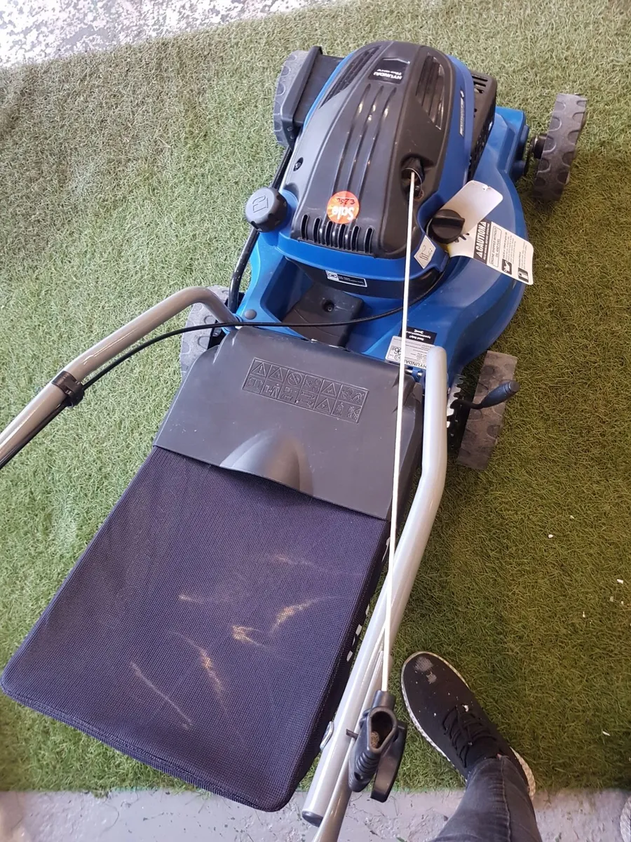 HYUNDAI 16''/40cm 79cc Petrol LAWNMOWER - HYM400P - Image 2