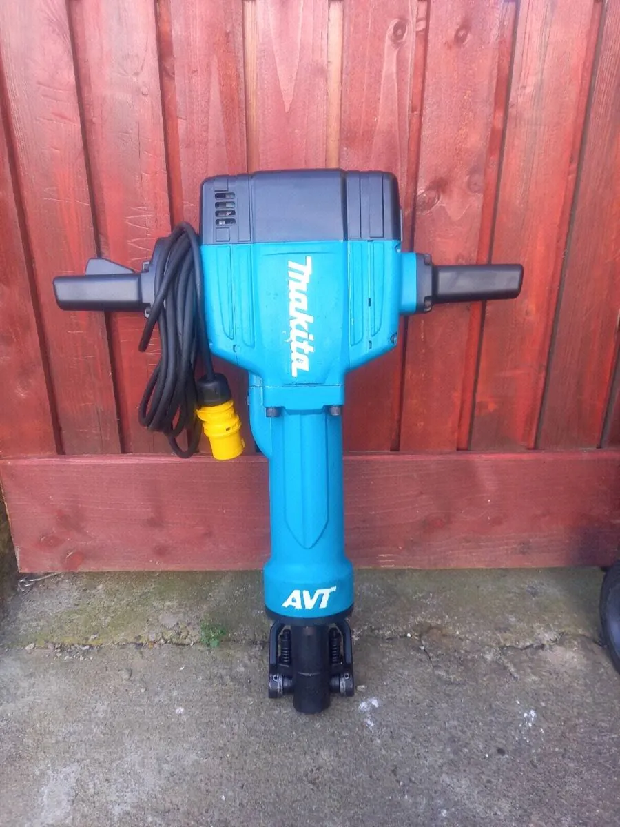 Makita Heavy Concrete Breaker - Image 1