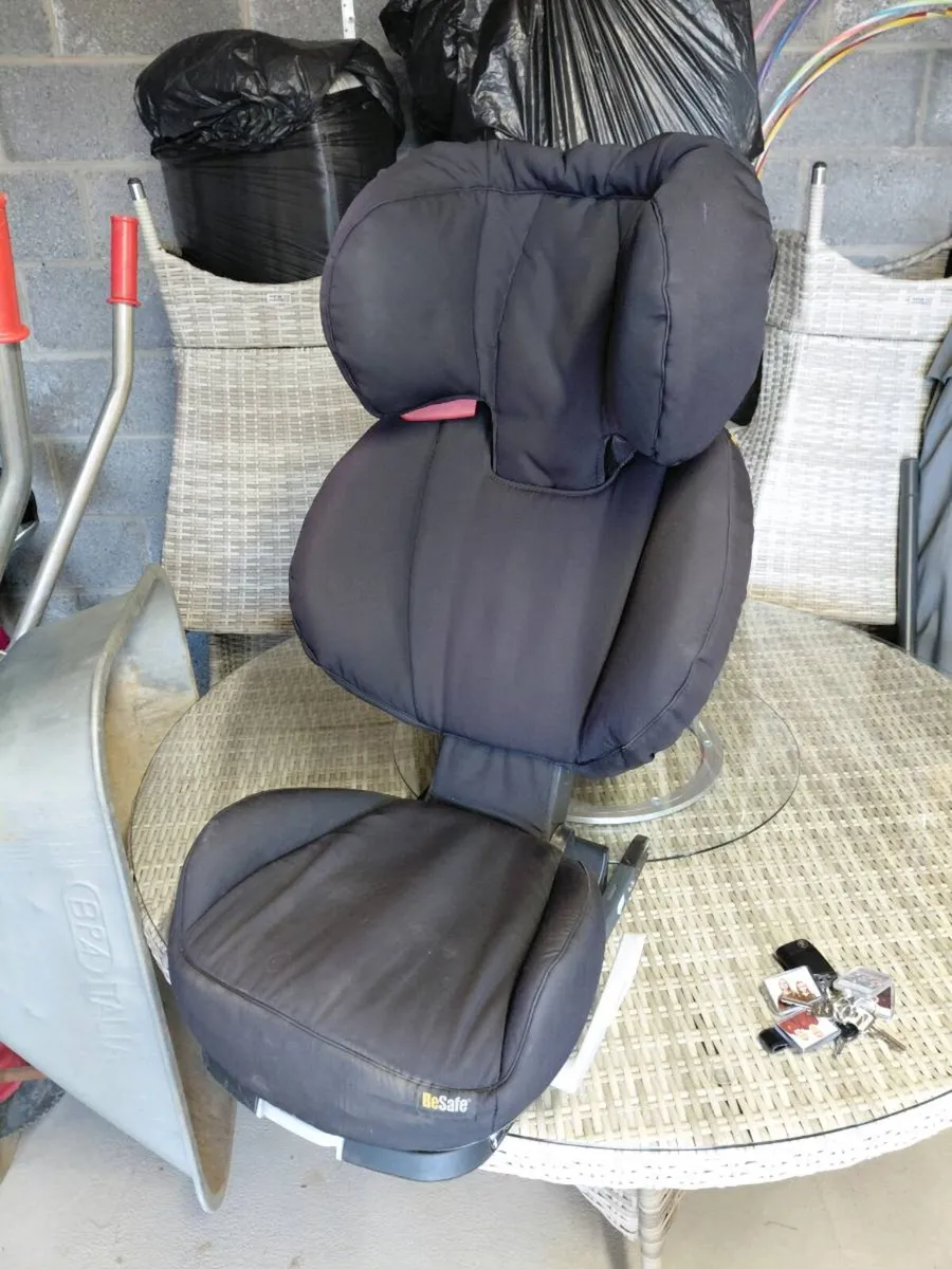 2 Highback booster seats