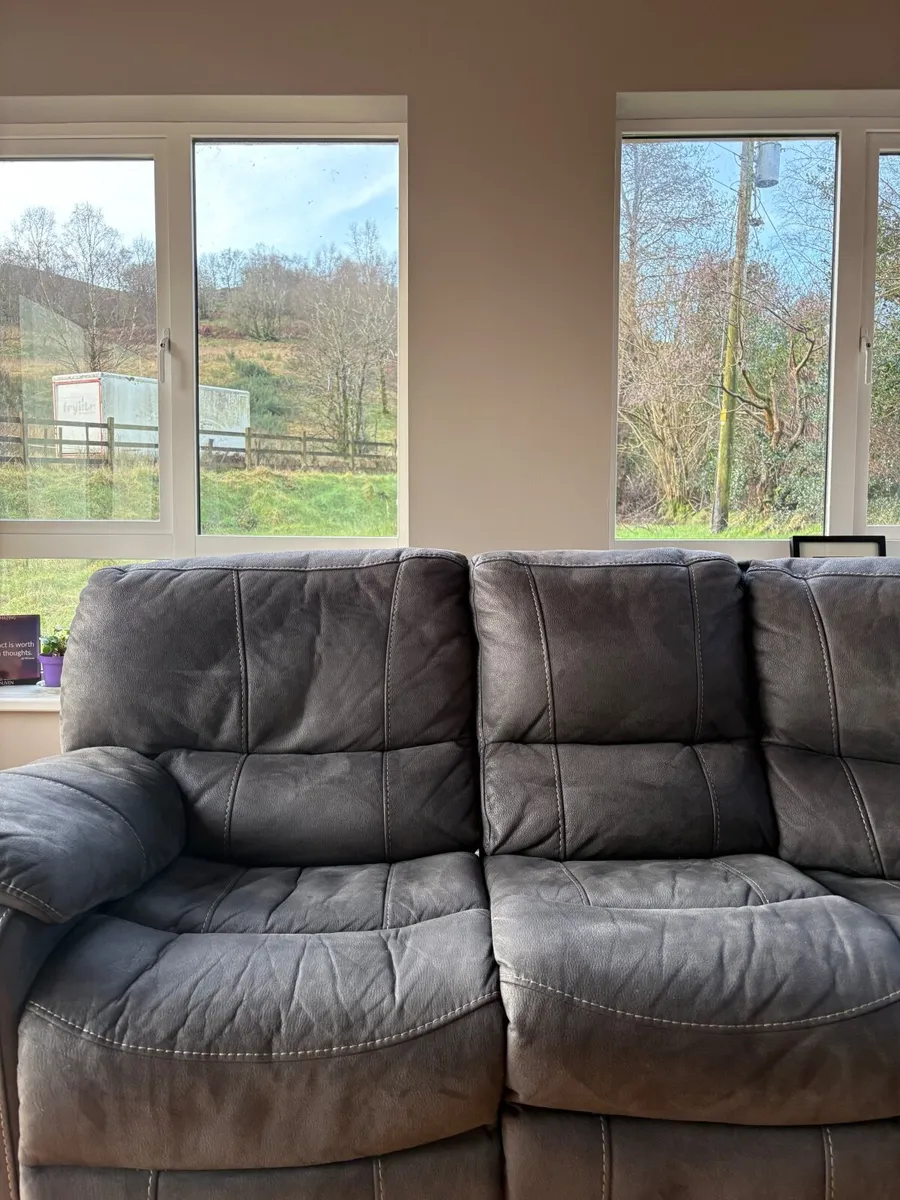 Corner couch - Image 1