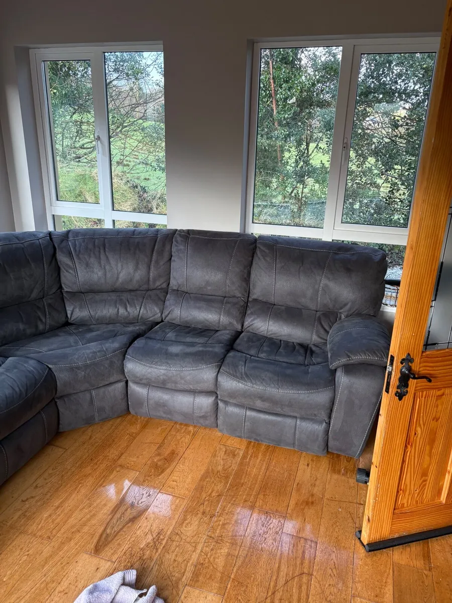 Corner couch - Image 3