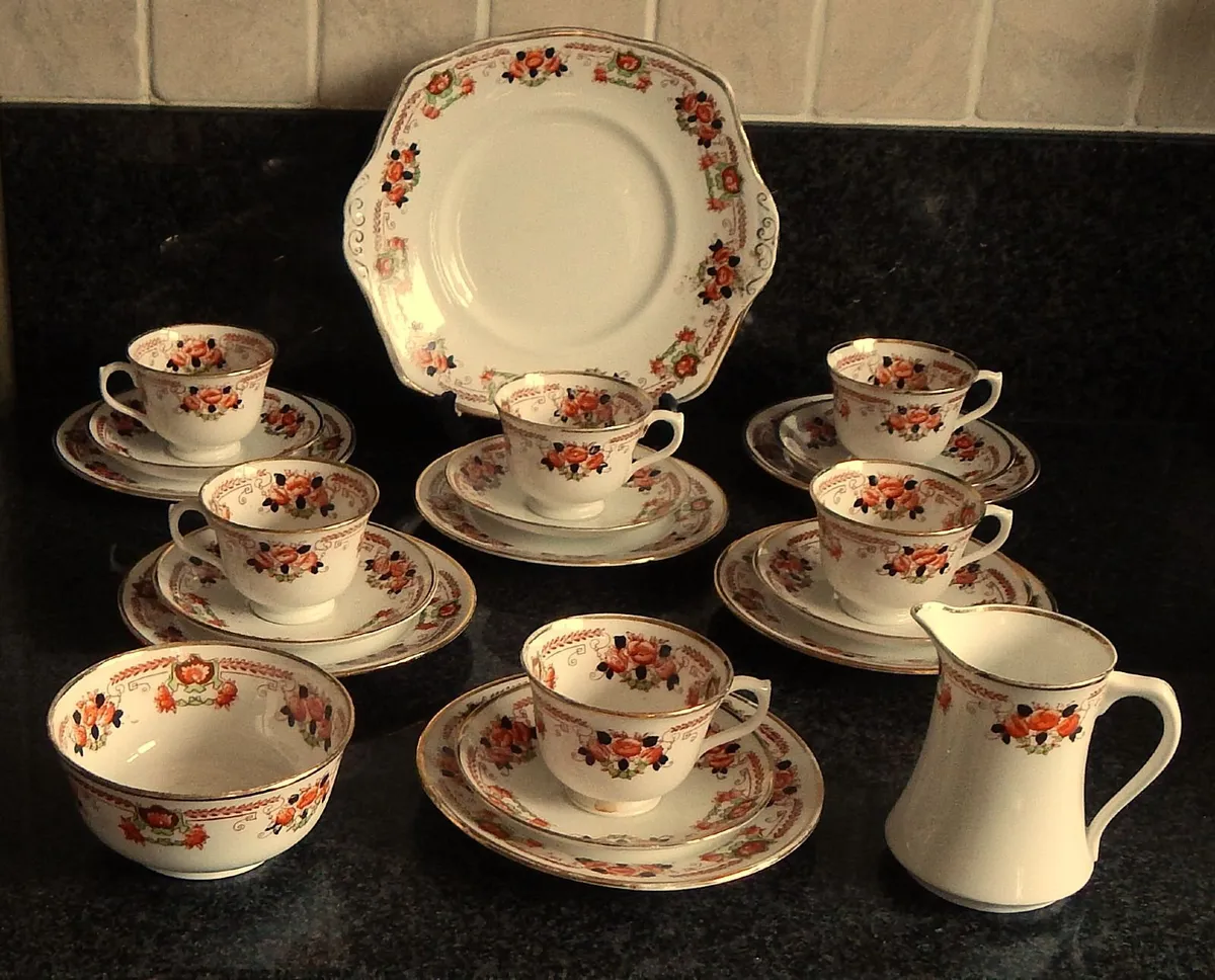 21 Piece Vintage Royal Albert China Tea Set - Image 1