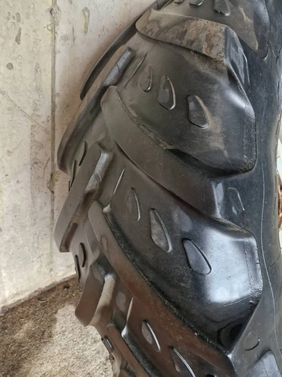 580 70 38 Tyres & Rims - Image 2