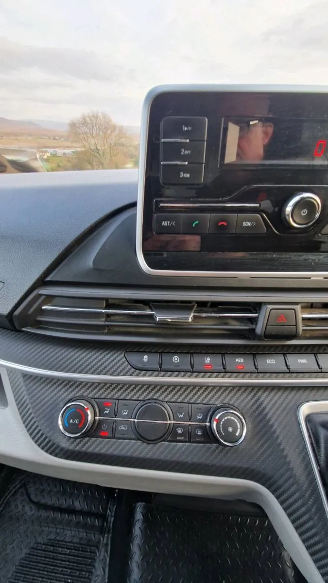 202 Maxus Deliver 9 - Image 4