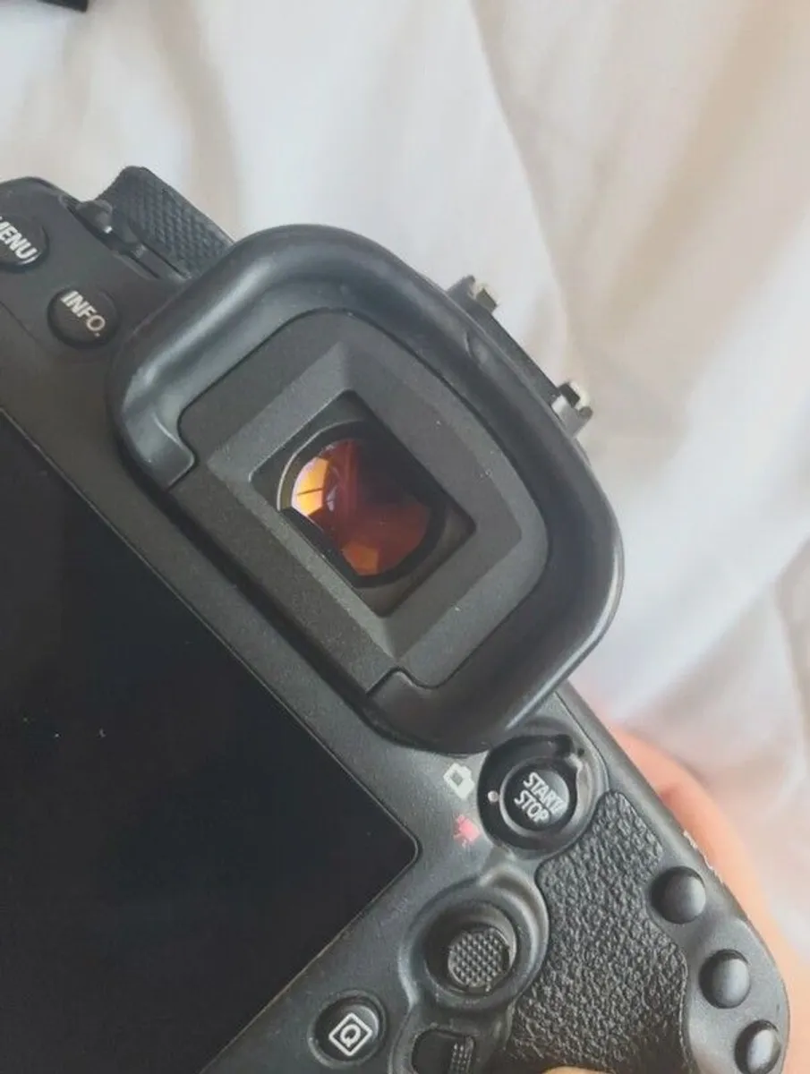 Canon Eos 5d Mark IV DSLR Camera - Image 3