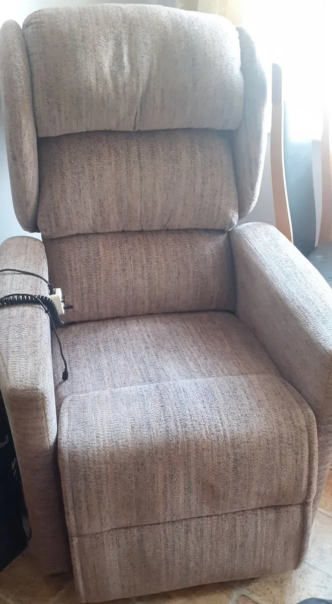 Neat recliner armchair - Image 2