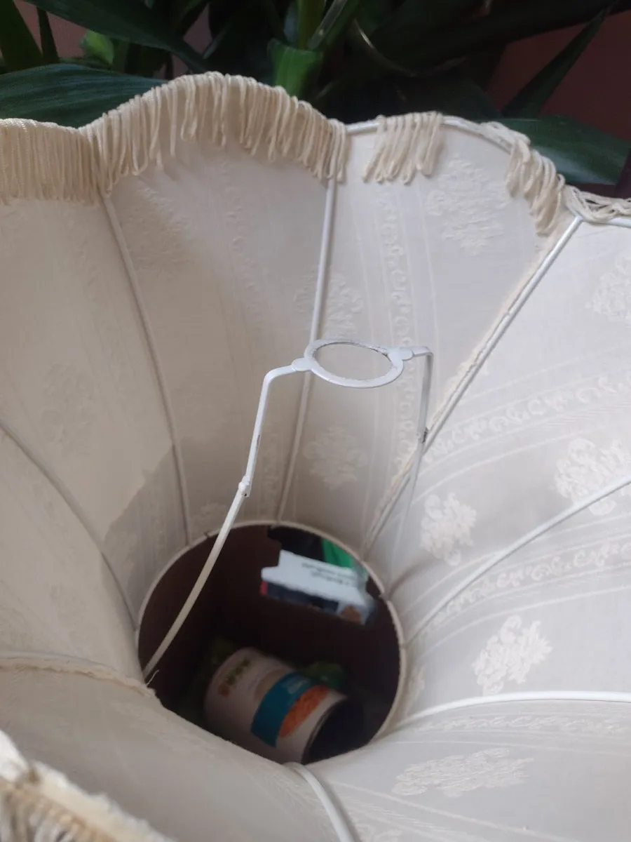 Perfect condition Paisley print lamp shade - Image 4