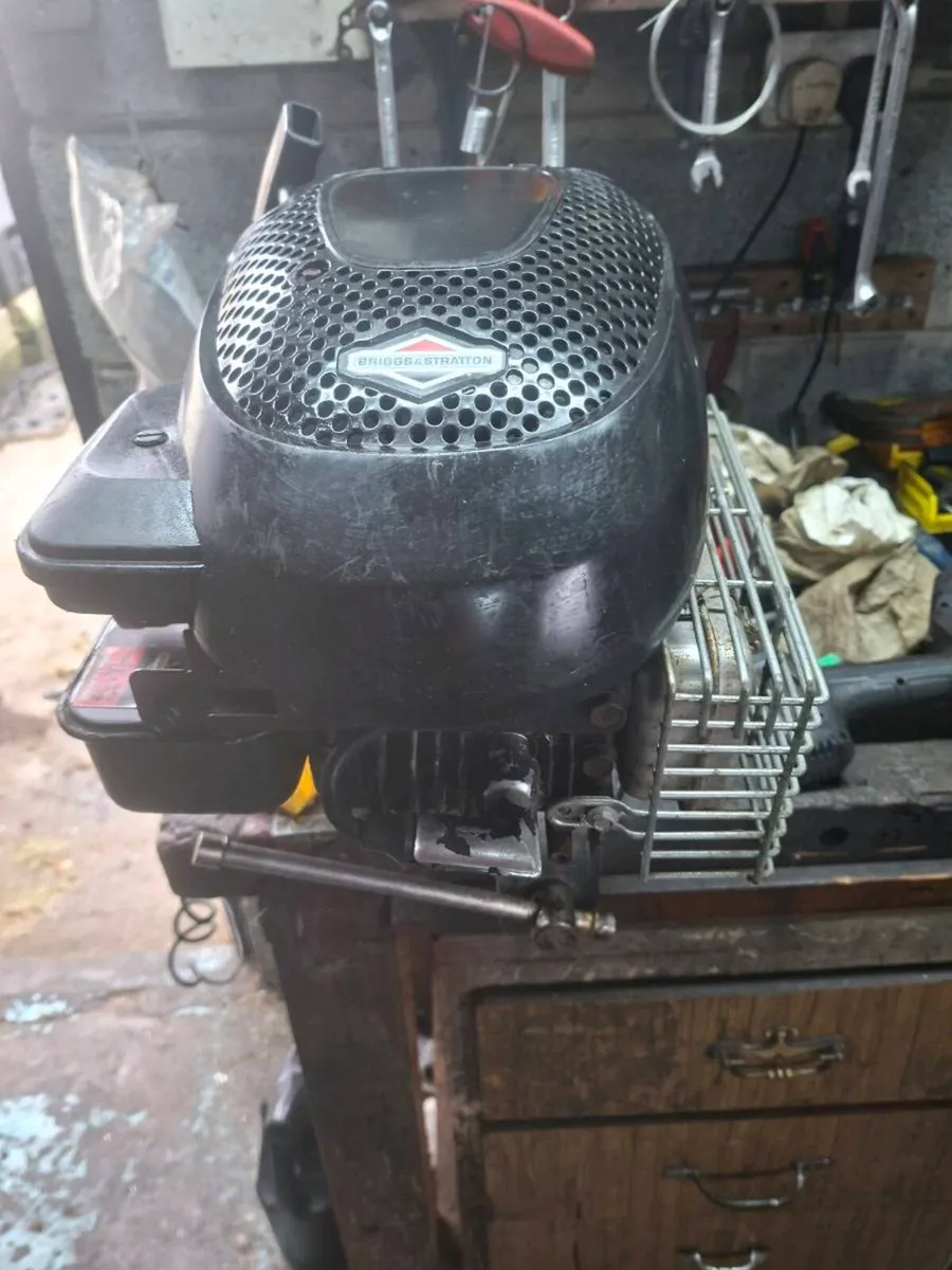 briggs and stratton lawnmower engine 4hp - Image 1