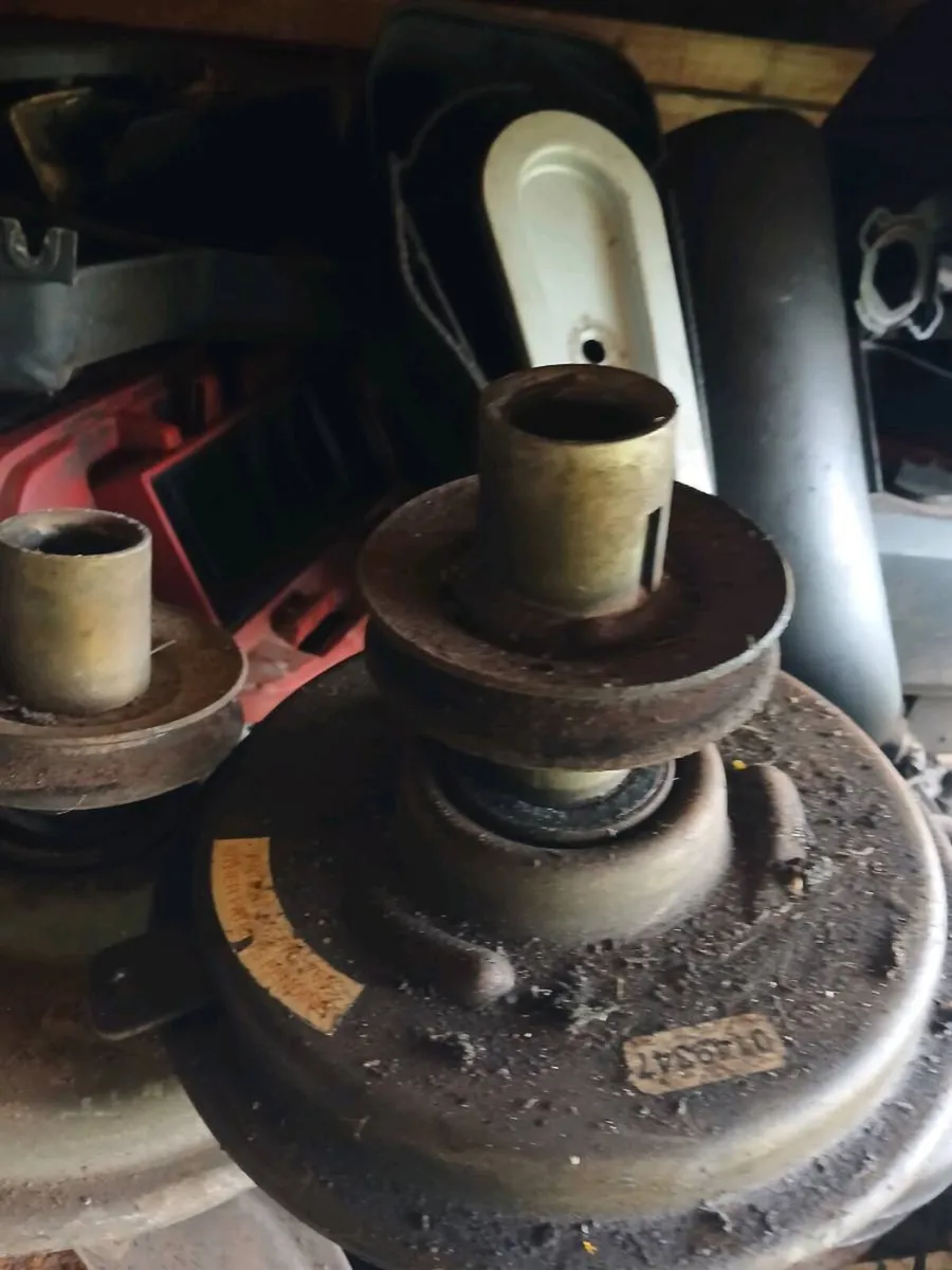 Ride on mowers clutches for driving blades - Image 4