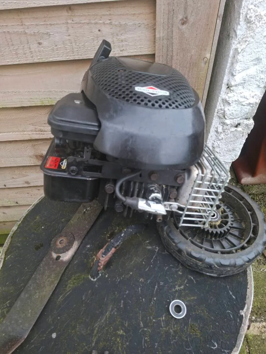 briggs and stratton lawnmower engine 4hp - Image 3