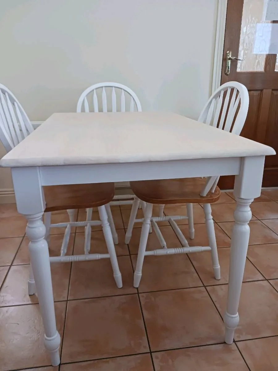 Kitchen table and chairs - Image 2