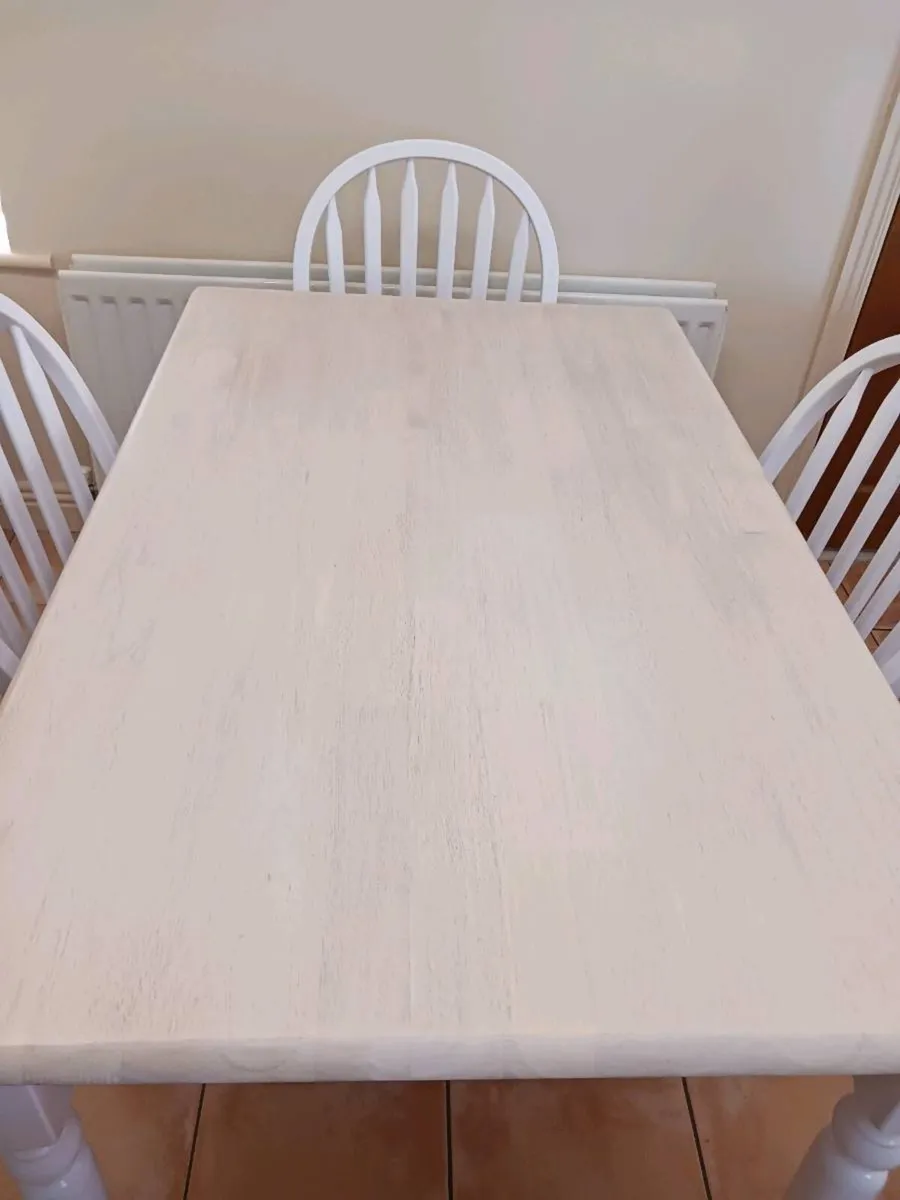 Kitchen table and chairs - Image 3