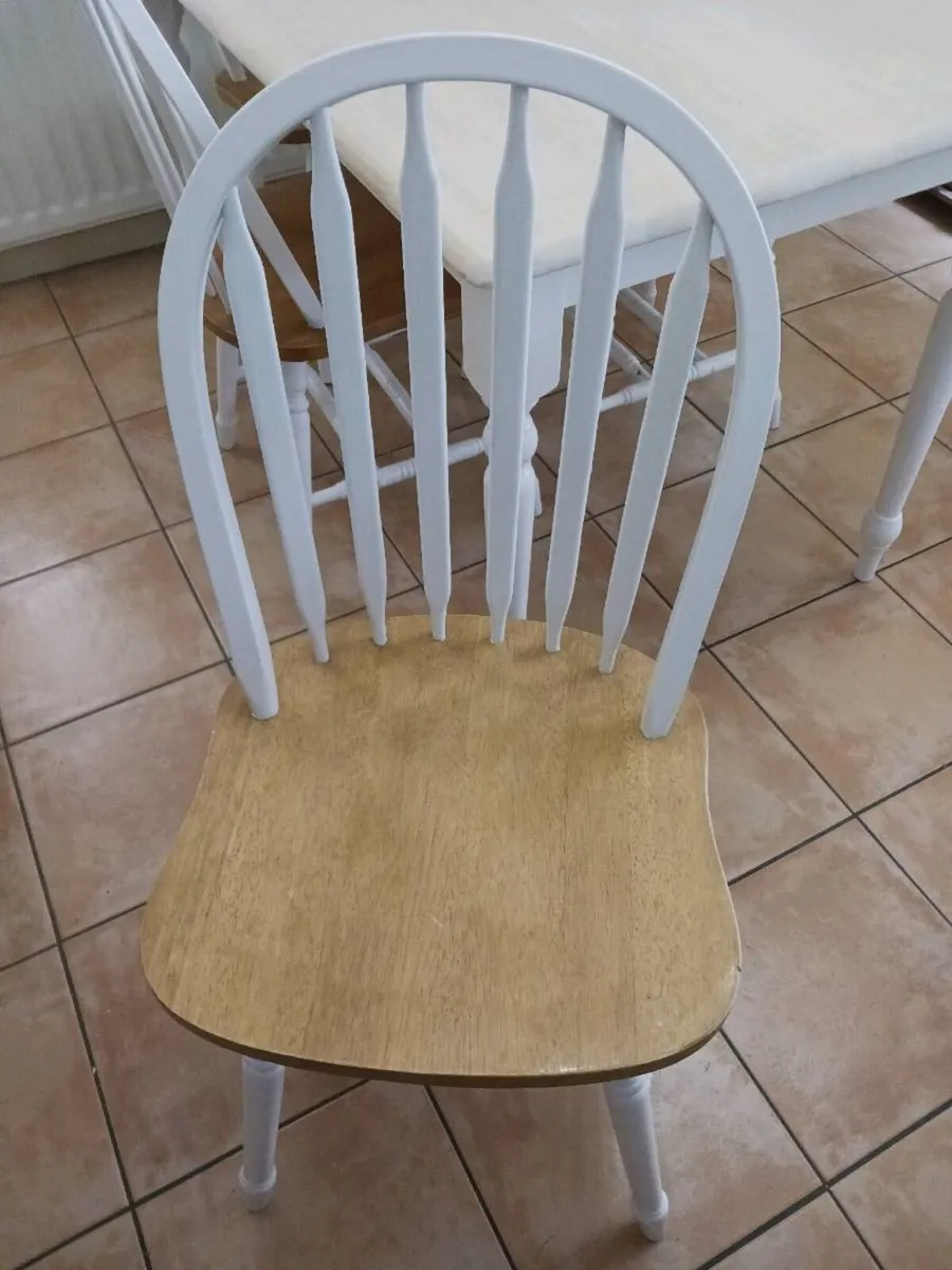 Kitchen table and chairs - Image 4