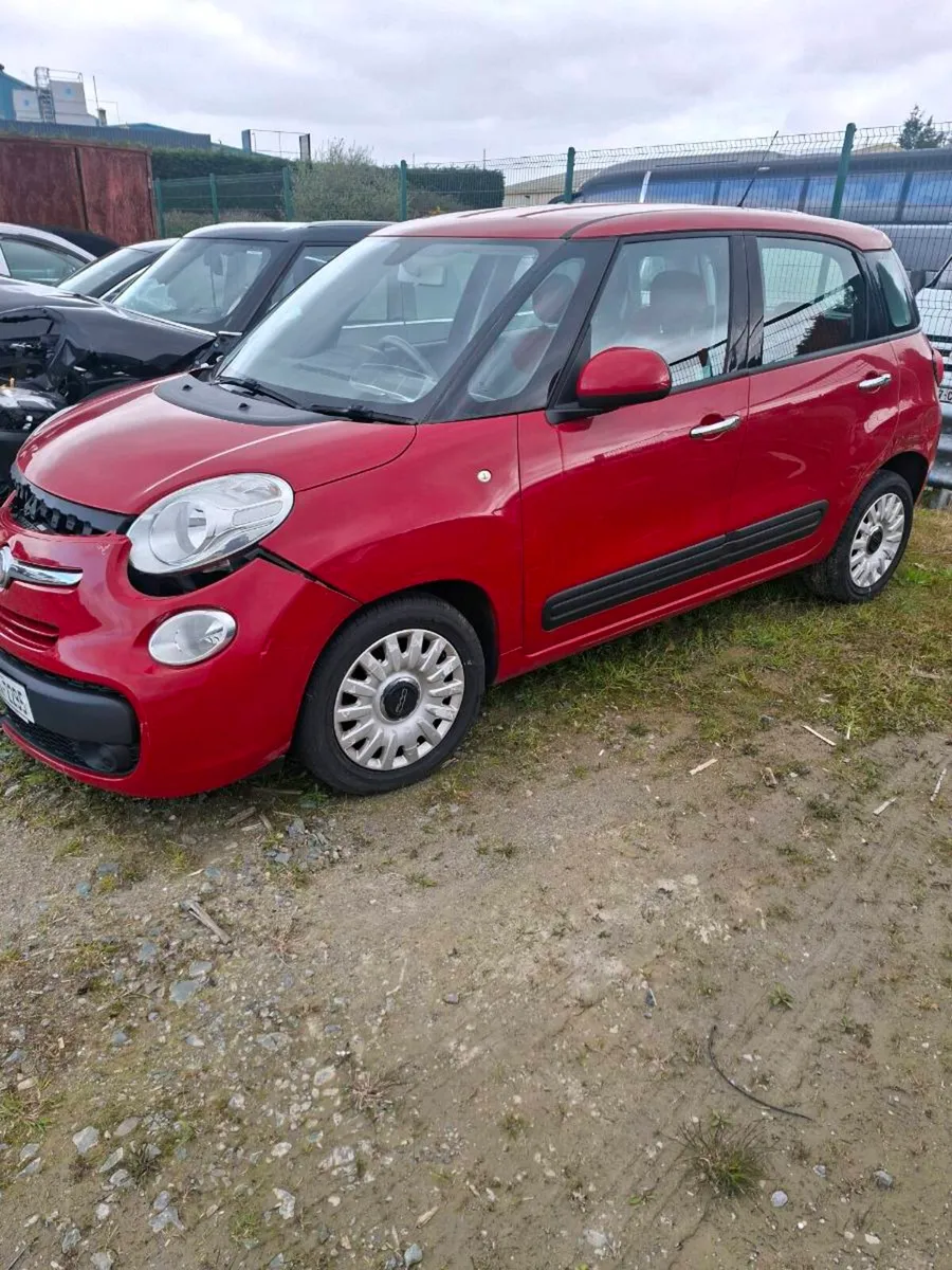 2013 fiat 500 l - Image 2