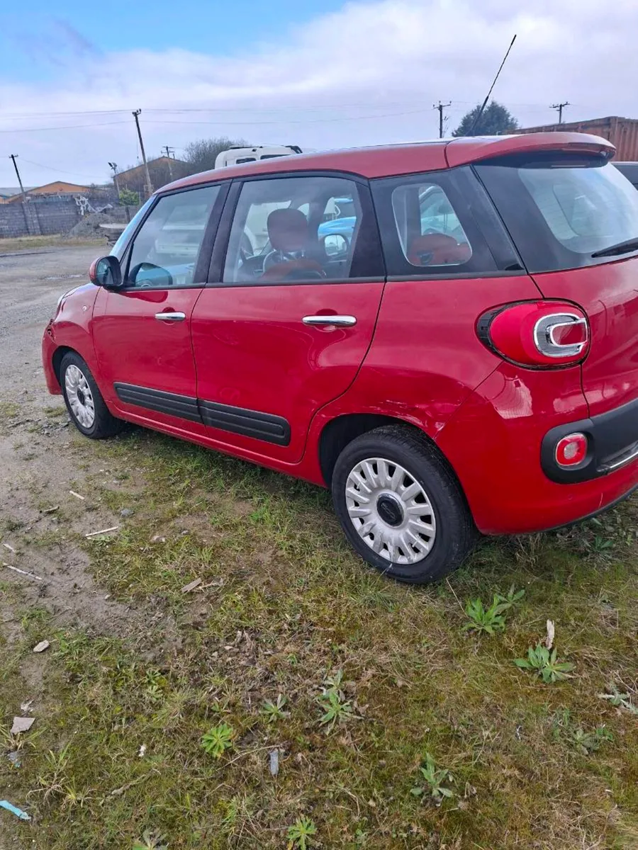 2013 fiat 500 l - Image 4