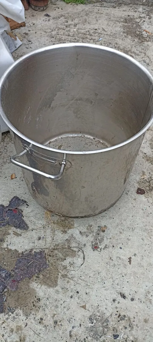 Gas Ring & Stainless Steel Pot . - Image 1