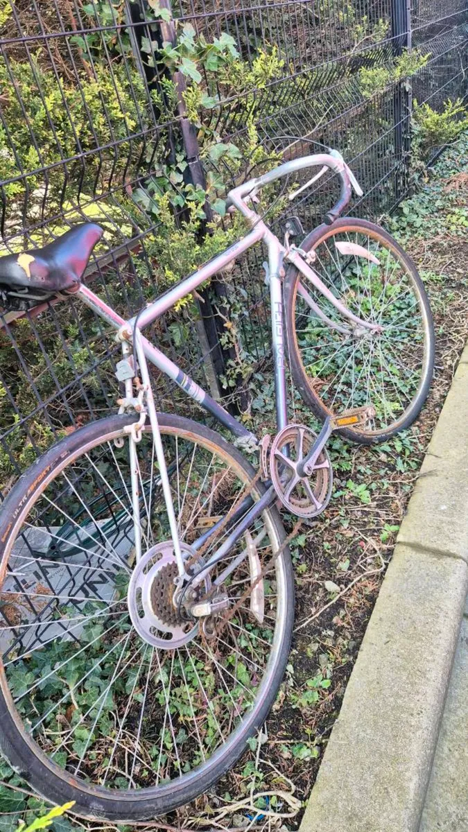 Classic vintage road bike - Image 1