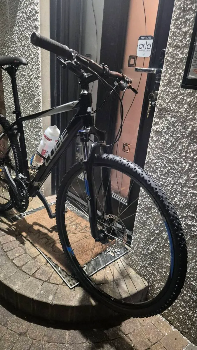 Mountain bike - Image 1