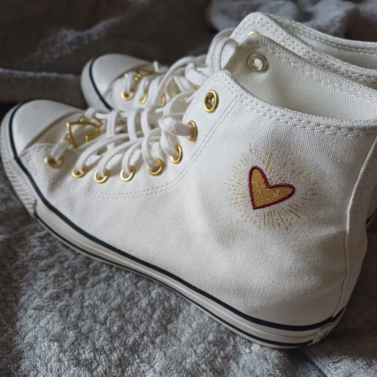 White High Top Converse, Size 8 - Image 1