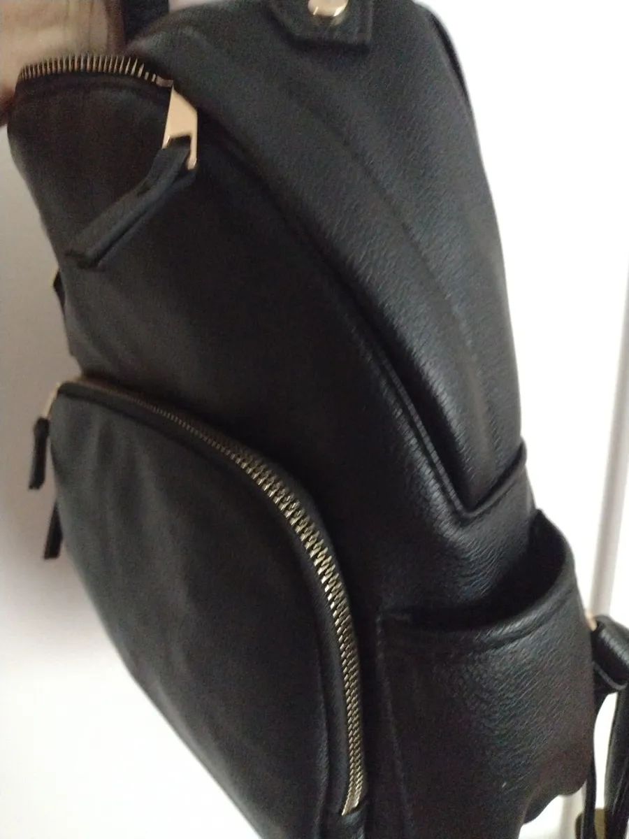 Brand new Vegan leather handbag with back straps - Image 4