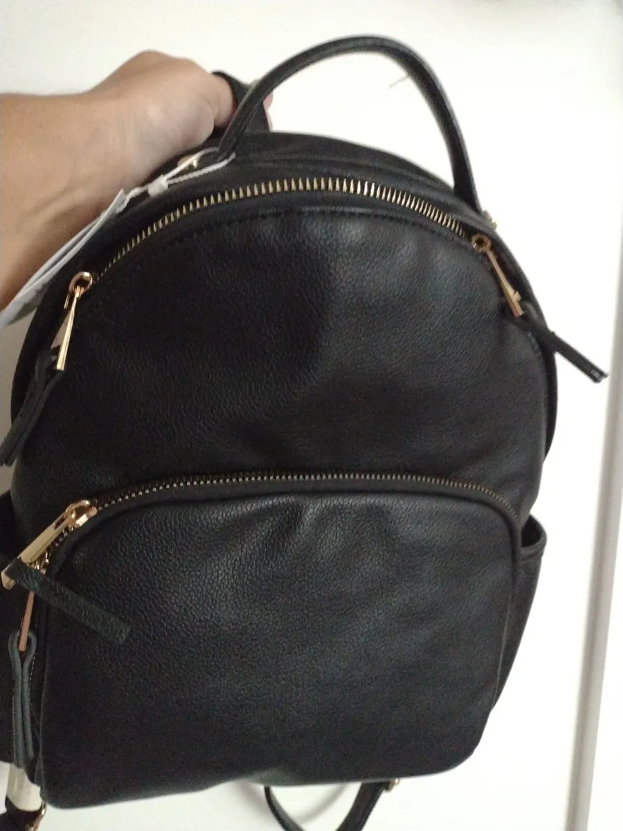 Brand new Vegan leather handbag with back straps - Image 1