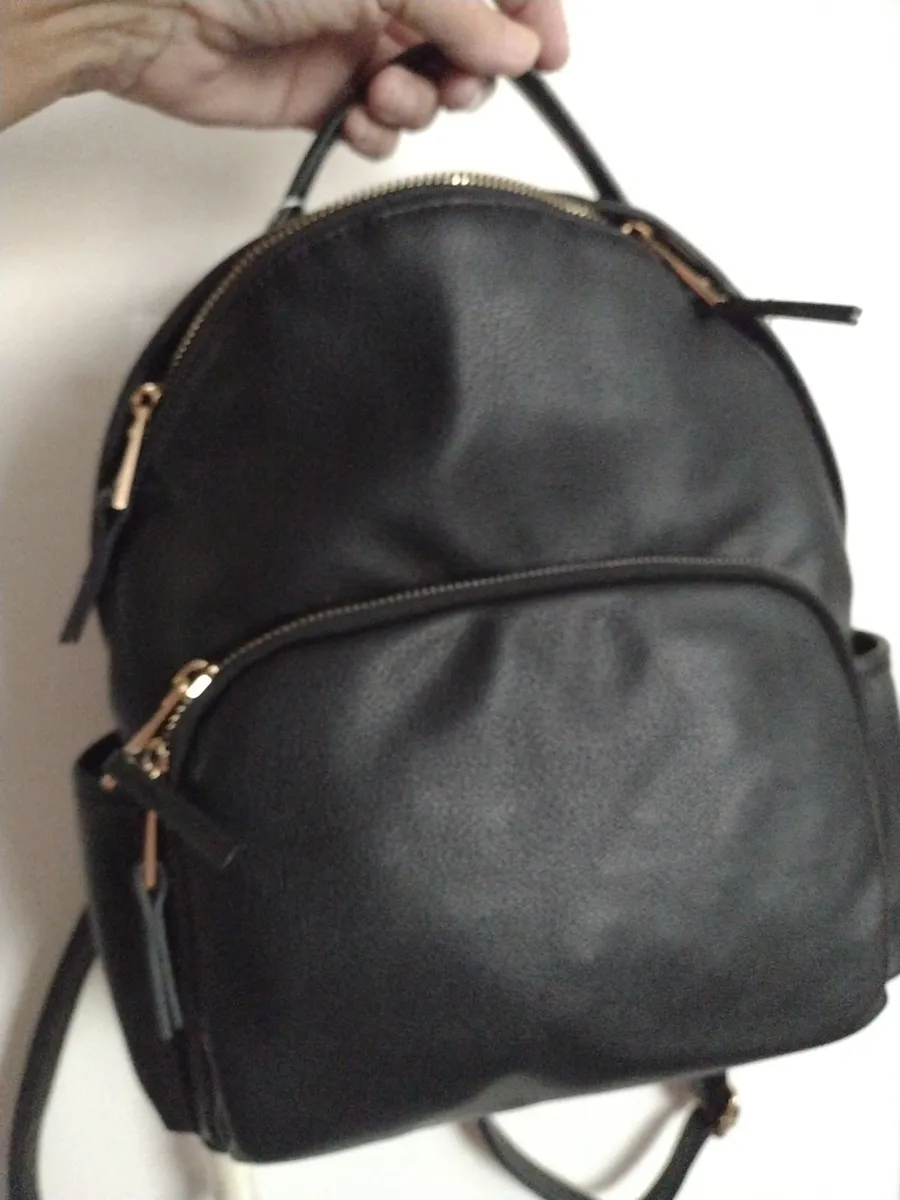 Brand new Vegan leather handbag with back straps - Image 2