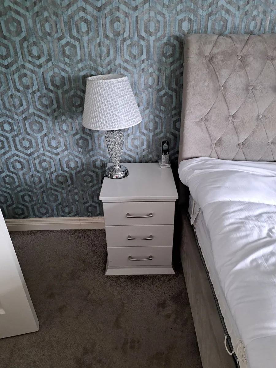 Bedroom furniture - Image 2