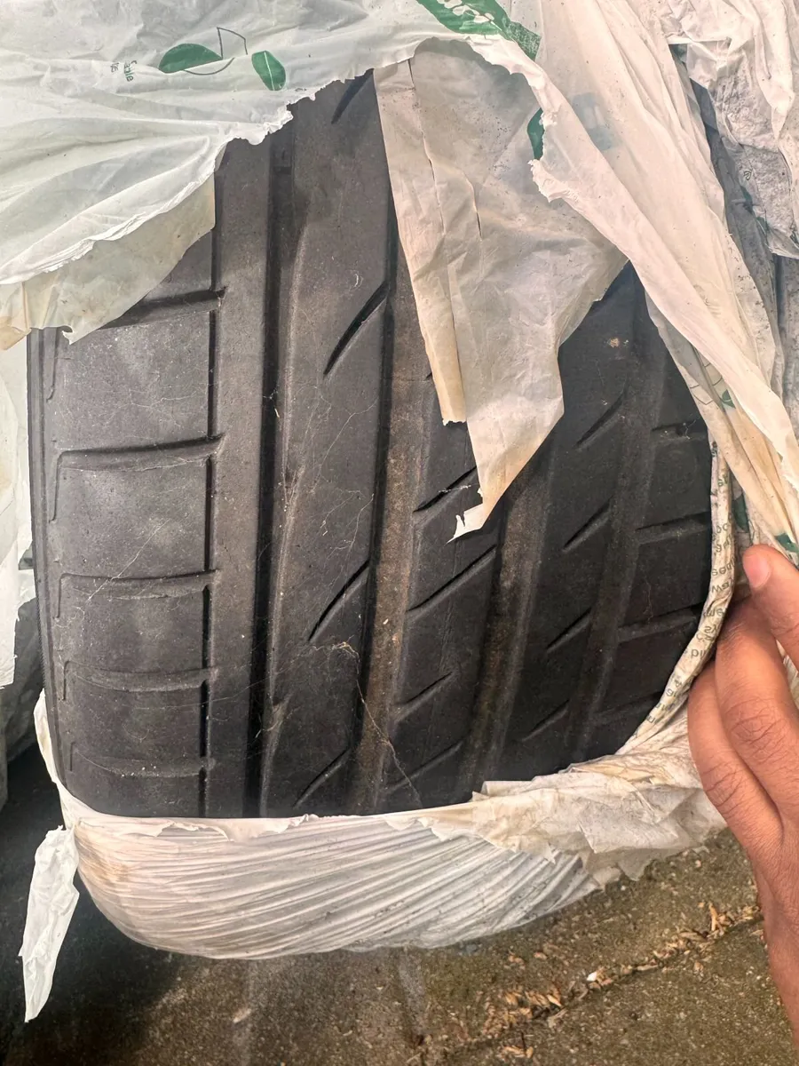 Bmw 17 inch genuine alloy and tyres - Image 3