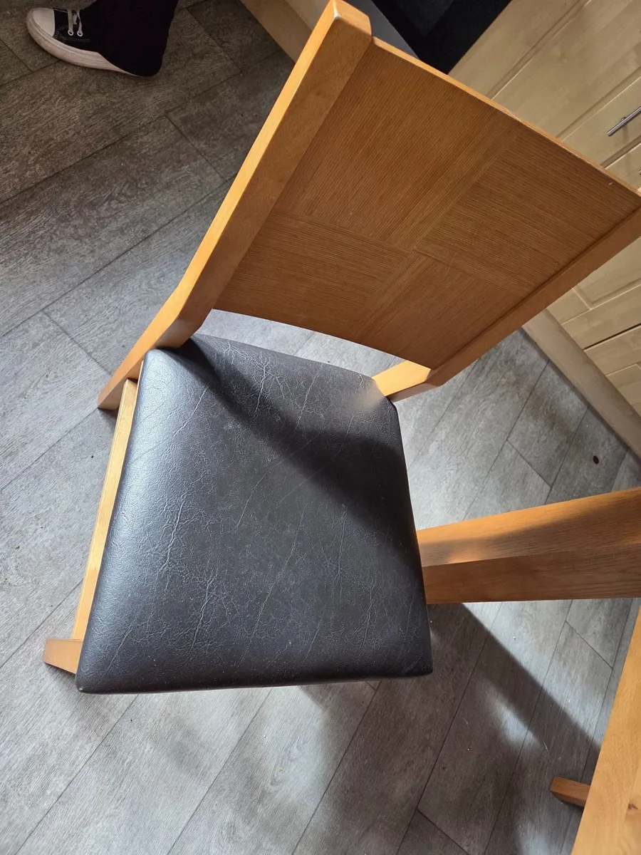 Kithchen table with 4 chairs - Image 3