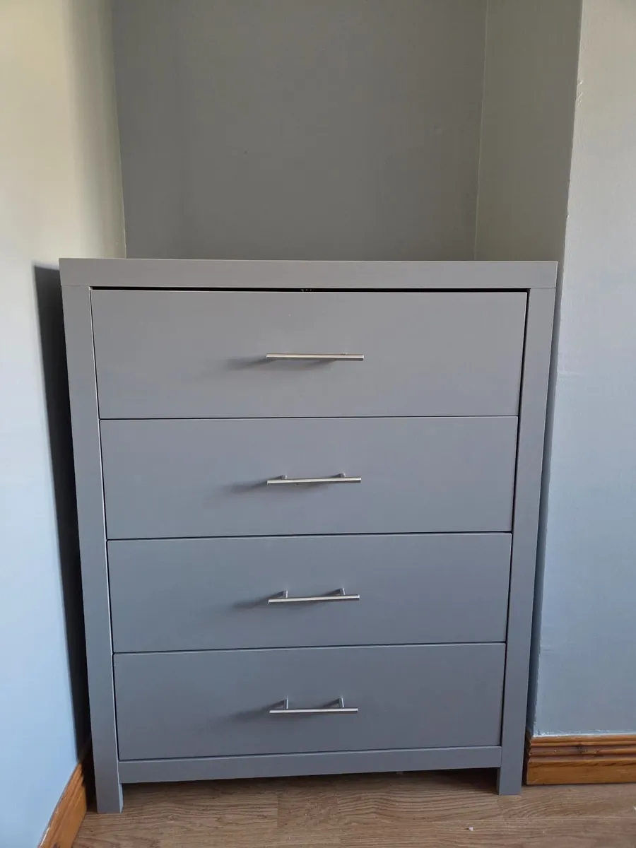 Bedroom furniture set - Image 1