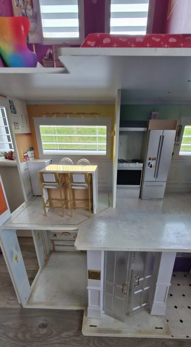 Large Dolls House - Image 4