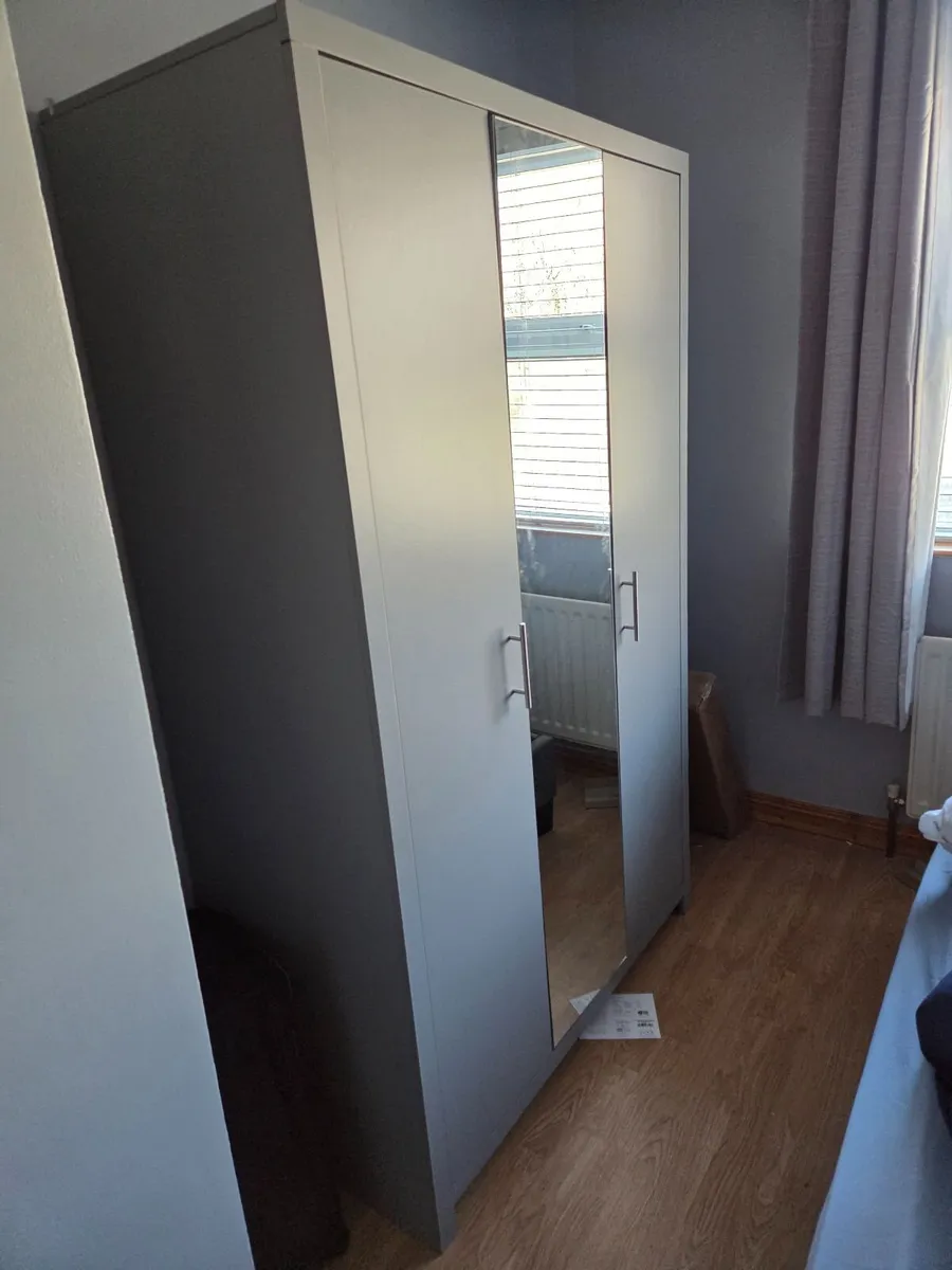 Bedroom furniture set - Image 3