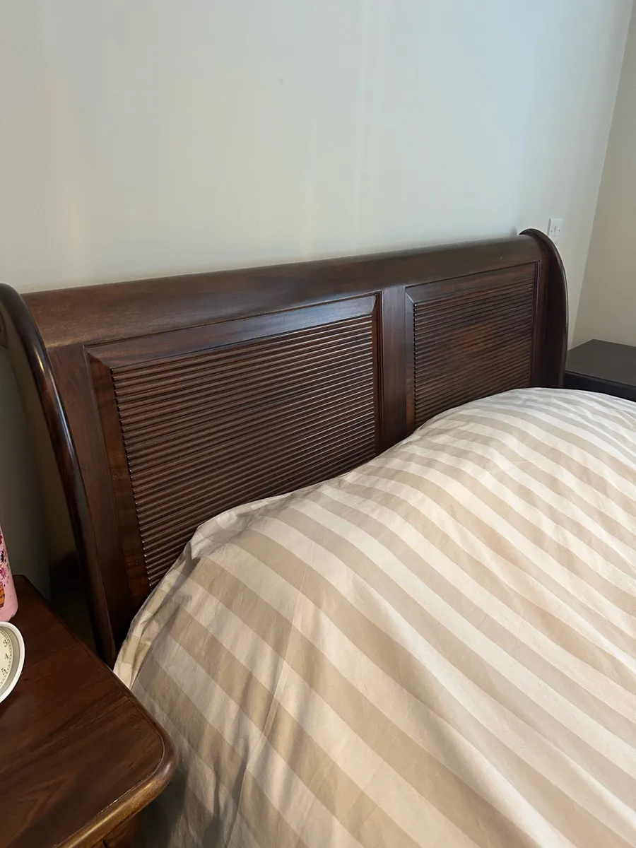 Mahogany Sleigh bed 5ft, lockers & tallboy - Image 3