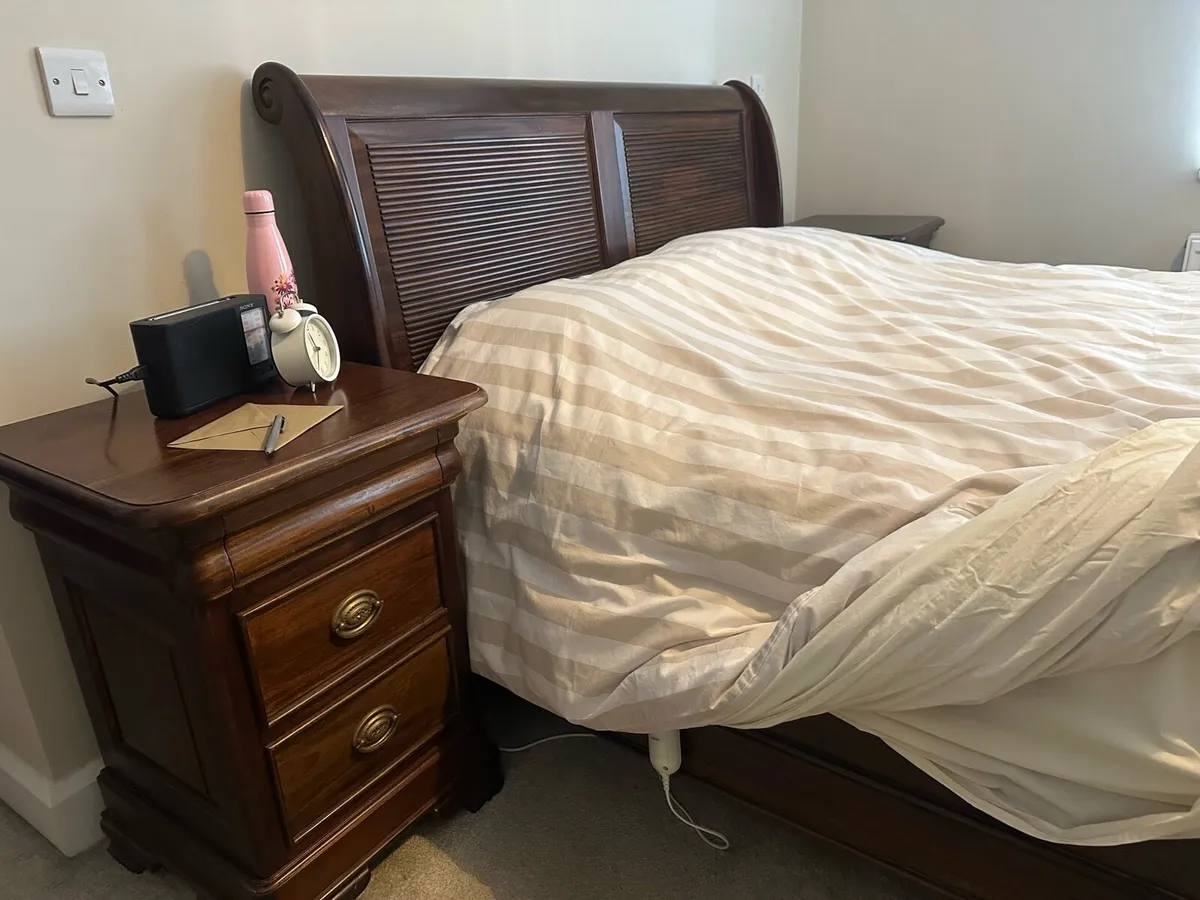 Mahogany Sleigh bed 5ft, lockers & tallboy - Image 4