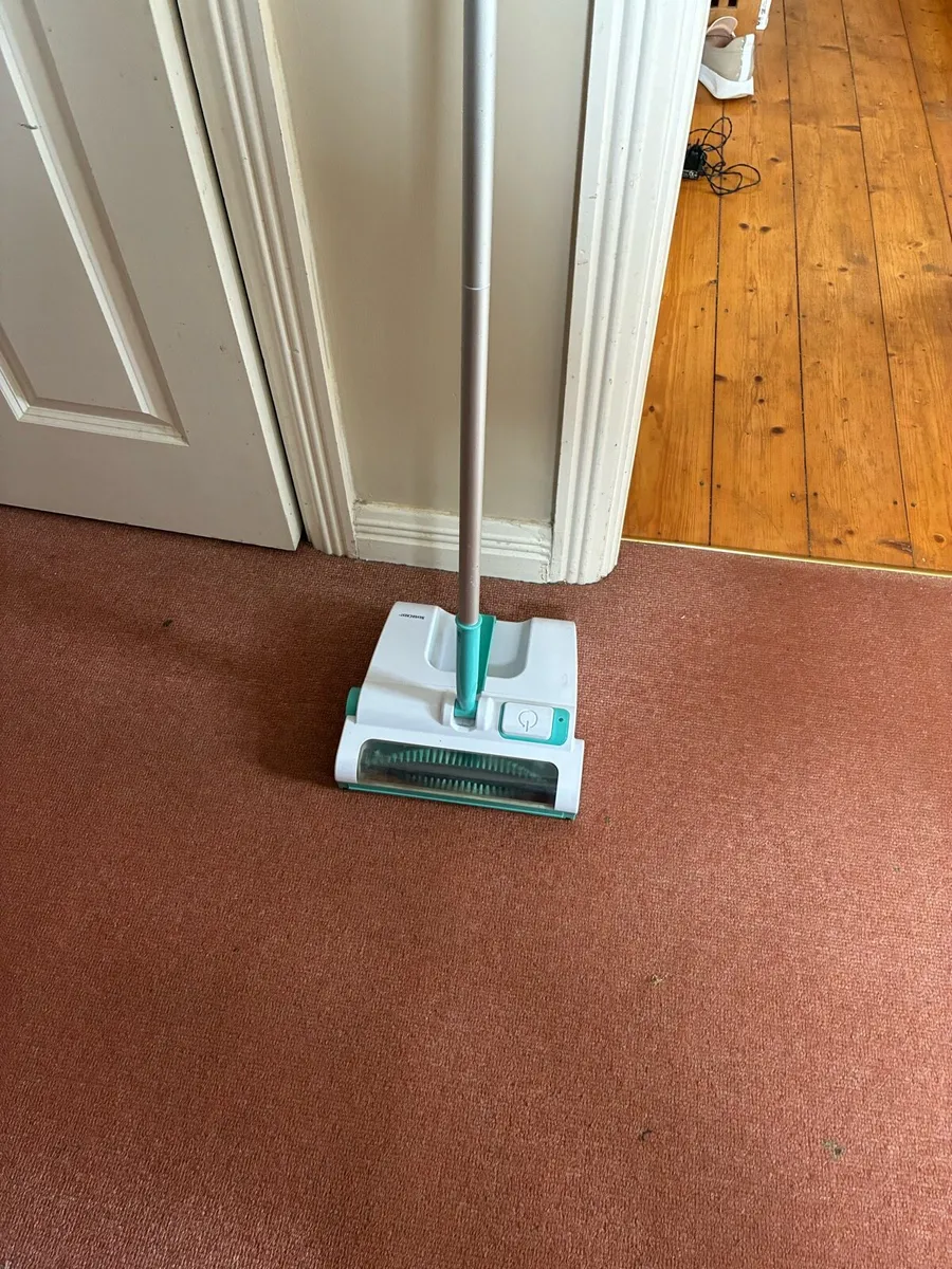 Motorised floor sweeper - Image 1