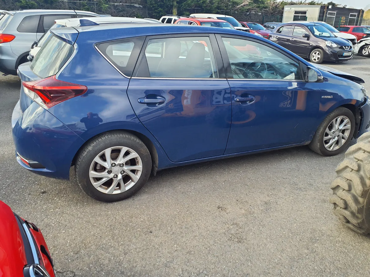Toyota Auris Hybrid 2016 - Image 2
