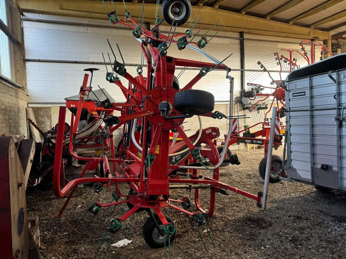2020 Kverneland 6 Rotor 30ft Tedder - Image 4