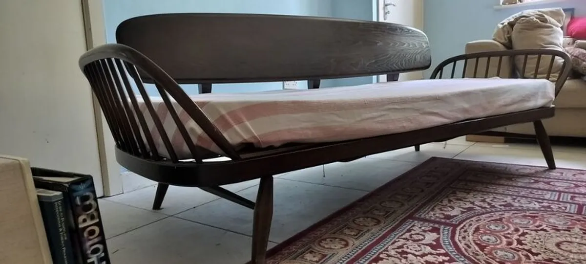 ercol couch - Image 1