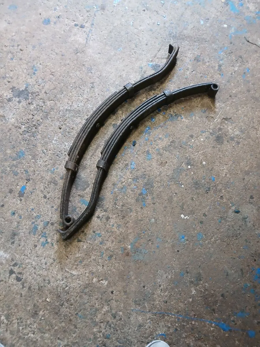 Set of 4 Leaf springs - Image 1