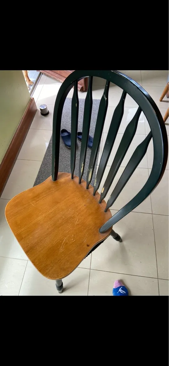 Table 4 chairs - Image 2