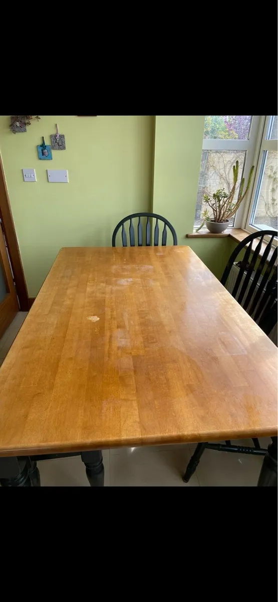 Table 4 chairs - Image 1