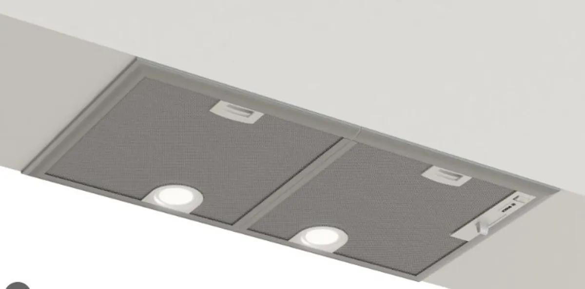 Bosch Serie 4 Canopy Hood - Image 1