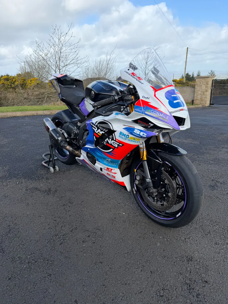 Yamaha R6 race bike - Image 2