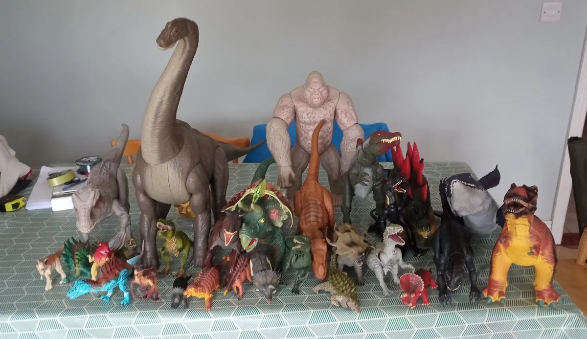 Kids Jurassic park dinasours toys - Image 4