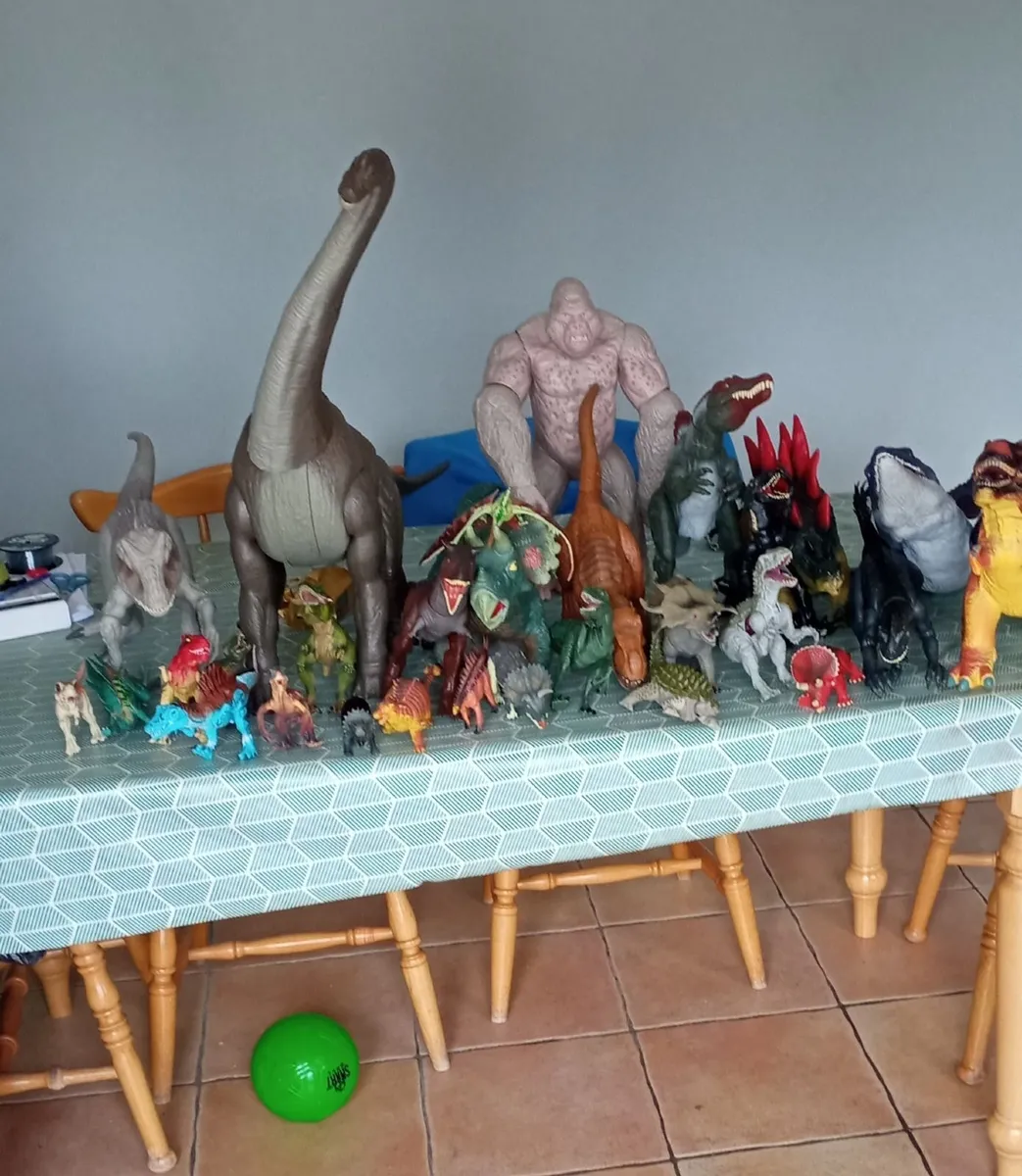 Kids Jurassic park dinasours toys - Image 1